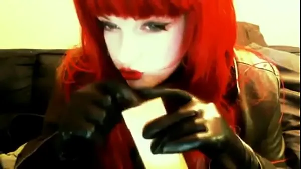 XXX goth redhead smoking svežih filmov