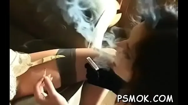 XXX Smoking scene with busty honey φρέσκες ταινίες