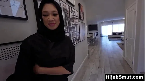 XXX Muslim girl in hijab asks for a sex lesson tuoretta elokuvaa