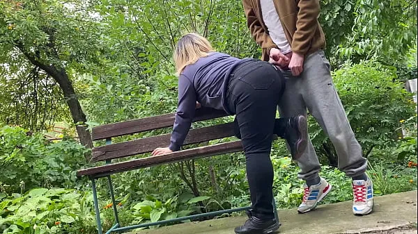 XXX Cum on big ass MILF in jeans in the park fresh Movies