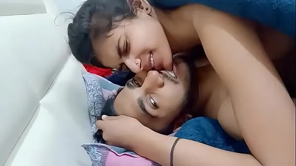XXX Desi Indian cute girl sex and kissing in morning when alone at home ferske filmer