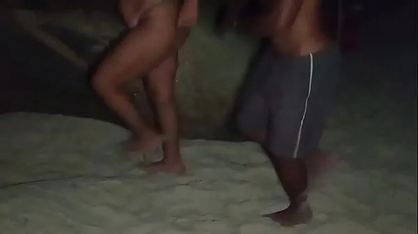 XXX Рискованный публичный секс на пляже чуть не поймал полиция свежих фильмов