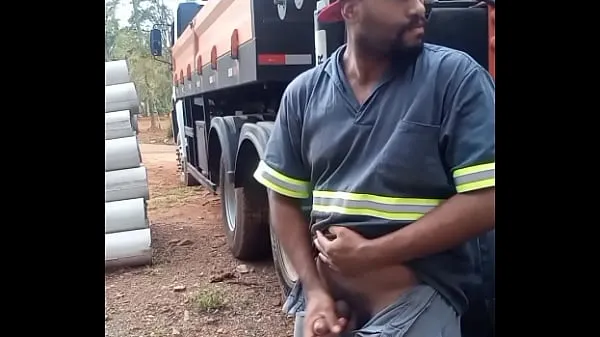 XXX Worker Masturbating on Construction Site Hidden Behind the Company Truck Filem baharu